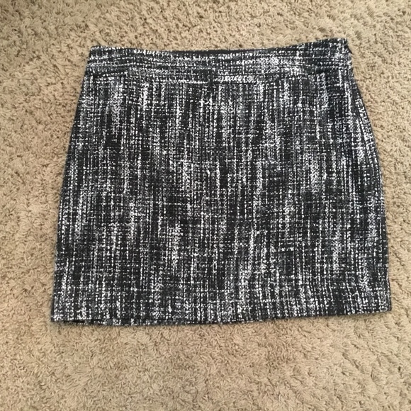Mini Skirt. Black and white. Size 6. - Picture 1 of 8